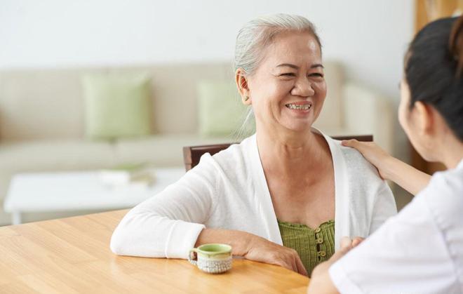 随着年龄的增长害怕成为子女负担，怎么调适？