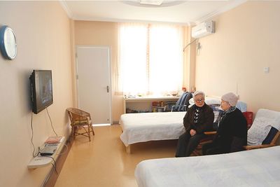 夫妻同住养老机构能住同一个房间吗？