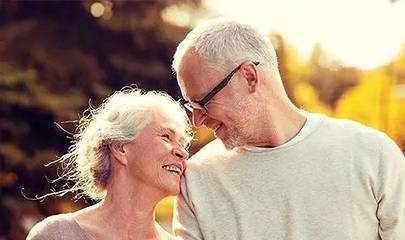  退休后出国居住养老金还能领吗？